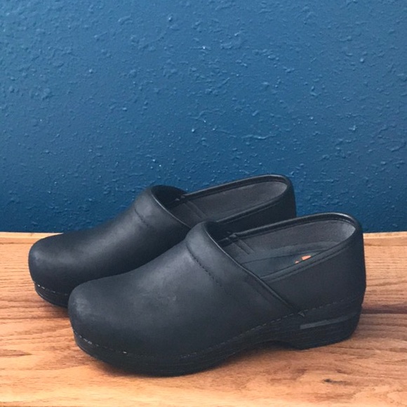 dansko waterproof shoes